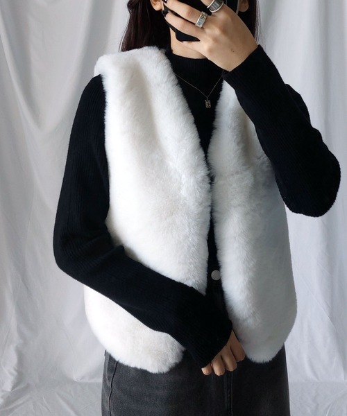 me+em select(ミームセレクト)の「※【 7color 】コンパクトボリュームフェイクファーベスト(ベスト・レディース・ホワイト/キャメル/ピンク/モカ/ベージュ/アイボリー/ブラック・FREE)」の14枚目の写真