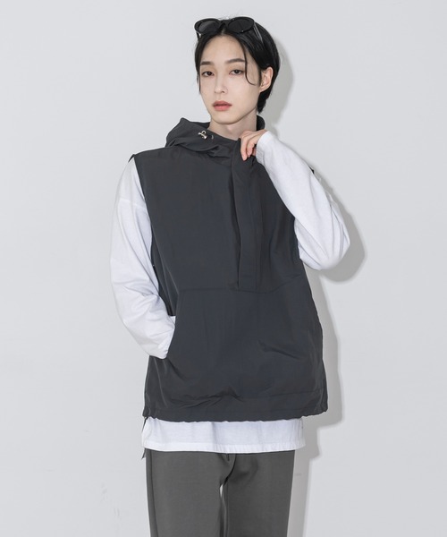 FOLLOWIN（フォロウィン）の「【UNISEX】ストリートフードアノラックベスト（ベスト・レディース・チャコール/レッド/ブラック・FREE）」の3枚目の写真