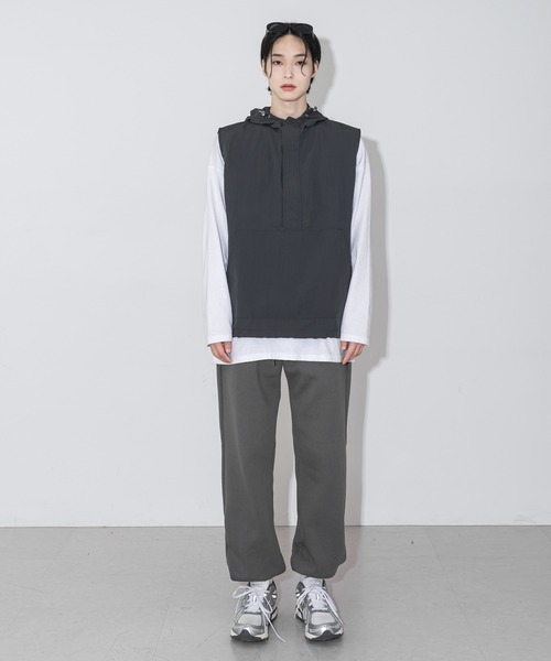 FOLLOWIN（フォロウィン）の「【UNISEX】ストリートフードアノラックベスト（ベスト・レディース・チャコール/レッド/ブラック・FREE）」の11枚目の写真