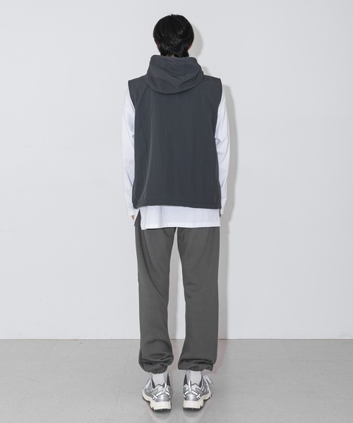 FOLLOWIN（フォロウィン）の「【UNISEX】ストリートフードアノラックベスト（ベスト・レディース・チャコール/レッド/ブラック・FREE）」の14枚目の写真