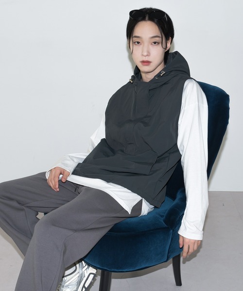 FOLLOWIN（フォロウィン）の「【UNISEX】ストリートフードアノラックベスト（ベスト・レディース・チャコール/レッド/ブラック・FREE）」の19枚目の写真