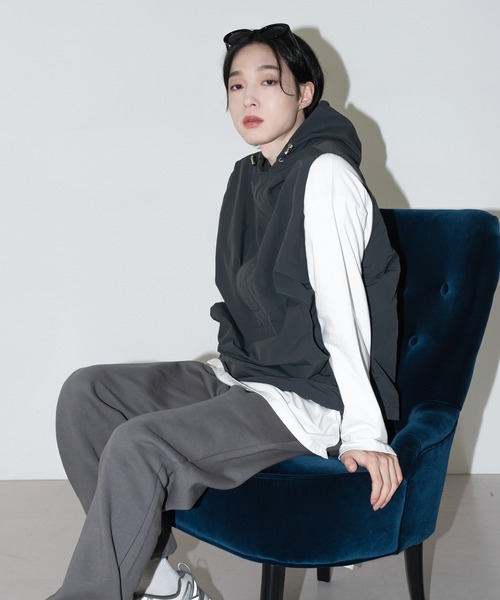 FOLLOWIN（フォロウィン）の「【UNISEX】ストリートフードアノラックベスト（ベスト・レディース・チャコール/レッド/ブラック・FREE）」の21枚目の写真