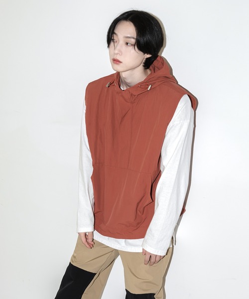 FOLLOWIN（フォロウィン）の「【UNISEX】ストリートフードアノラックベスト（ベスト・レディース・チャコール/レッド/ブラック・FREE）」の5枚目の写真