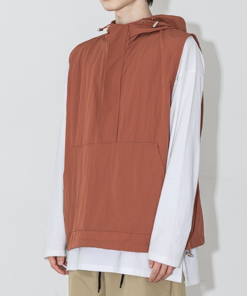 FOLLOWIN（フォロウィン）の「【UNISEX】ストリートフードアノラックベスト（ベスト・レディース・チャコール/レッド/ブラック・FREE）」の7枚目の写真