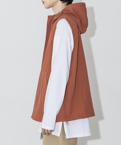 FOLLOWIN（フォロウィン）の「【UNISEX】ストリートフードアノラックベスト（ベスト・レディース・チャコール/レッド/ブラック・FREE）」の8枚目の写真