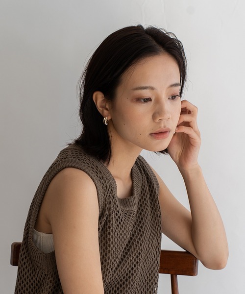 VitaFelice(ヴィータフェリーチェ)の「2連風パールフープピアス(両耳用)(ピアス(両耳用)・レディース・ゴールド・FREE)」の4枚目の写真