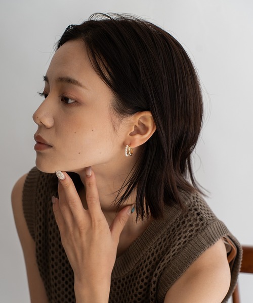VitaFelice(ヴィータフェリーチェ)の「2連風パールフープピアス(両耳用)(ピアス(両耳用)・レディース・ゴールド・FREE)」の7枚目の写真