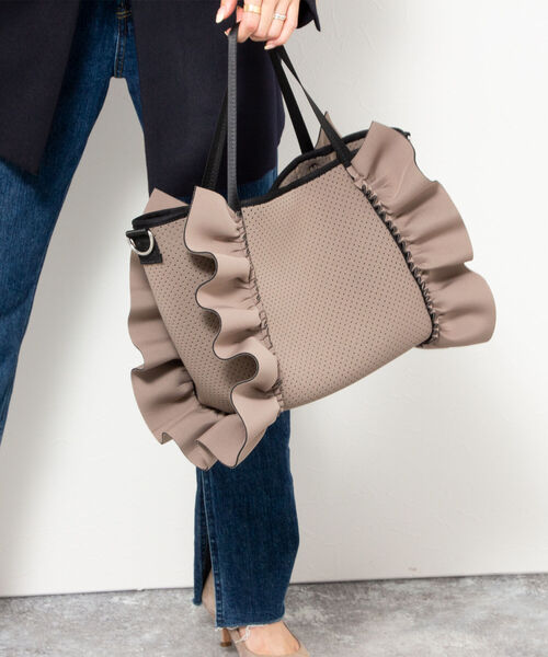 NOLLEY’S（ノーリーズ）の「ネオプレーンフリルトート（トートバッグ・レディース・ライトグレー/ブラック/カーキ・FREE）」の3枚目の写真