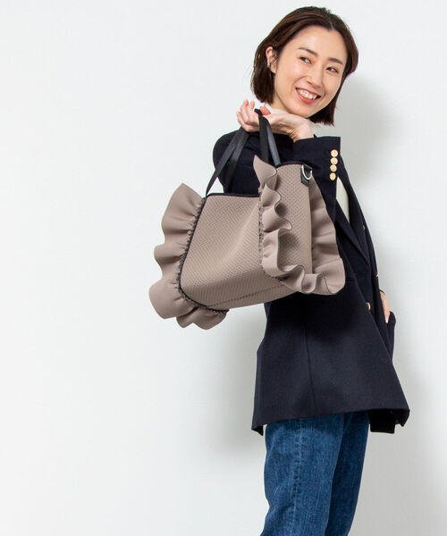 NOLLEY’S（ノーリーズ）の「ネオプレーンフリルトート（トートバッグ・レディース・ライトグレー/ブラック/カーキ・FREE）」の5枚目の写真