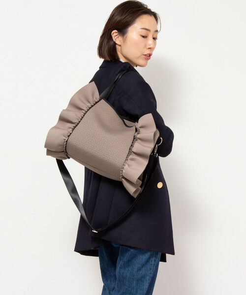 NOLLEY’S（ノーリーズ）の「ネオプレーンフリルトート（トートバッグ・レディース・ライトグレー/ブラック/カーキ・FREE）」の8枚目の写真