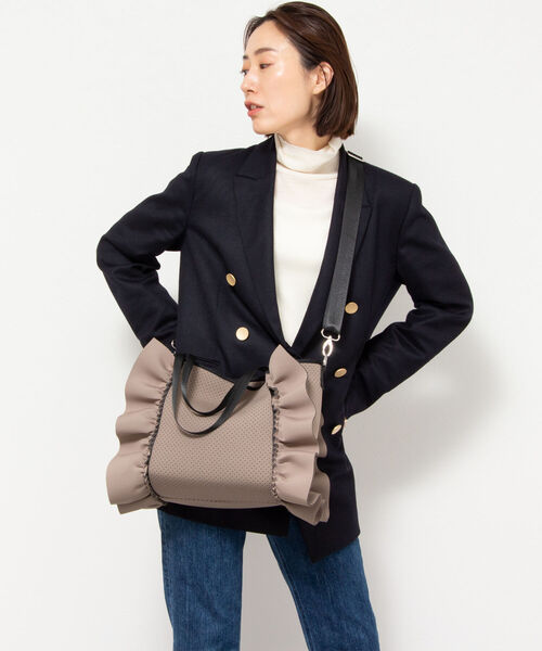 NOLLEY’S（ノーリーズ）の「ネオプレーンフリルトート（トートバッグ・レディース・ライトグレー/ブラック/カーキ・FREE）」の9枚目の写真