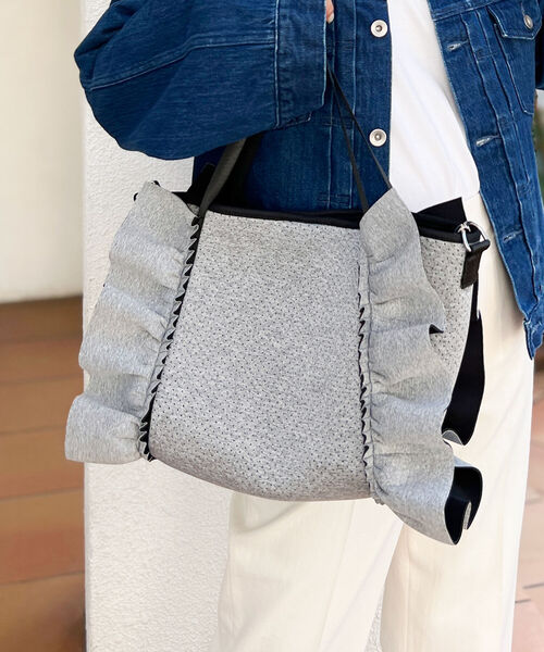 NOLLEY’S（ノーリーズ）の「ネオプレーンフリルトート（トートバッグ・レディース・ライトグレー/ブラック/カーキ・FREE）」の12枚目の写真