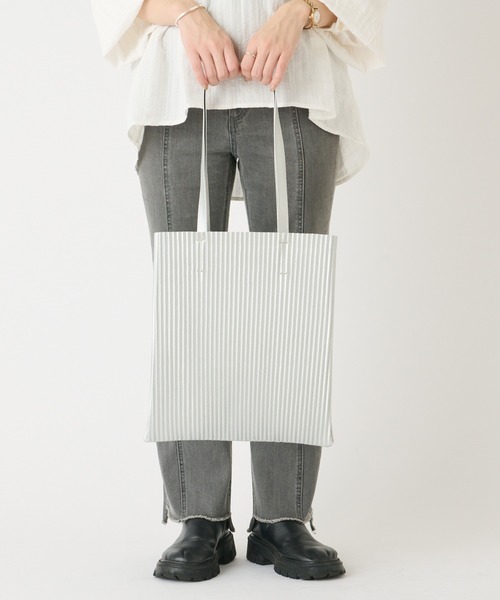 Actually（アクチュアリー）の「フェイクレザー プリーツトート（トートバッグ・レディース・ブラック/シルバー・フリー）」の13枚目の写真