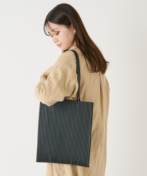 Actually（アクチュアリー）の「フェイクレザー プリーツトート（トートバッグ・レディース・ブラック/シルバー・フリー）」の17枚目の写真