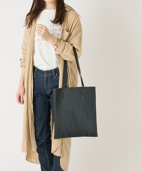 Actually（アクチュアリー）の「フェイクレザー プリーツトート（トートバッグ・レディース・ブラック/シルバー・フリー）」の18枚目の写真