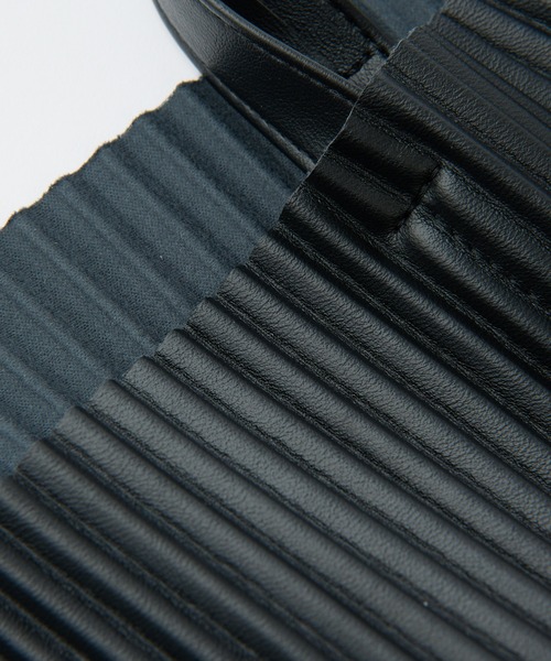 Actually（アクチュアリー）の「フェイクレザー プリーツトート（トートバッグ・レディース・ブラック/シルバー・フリー）」の3枚目の写真