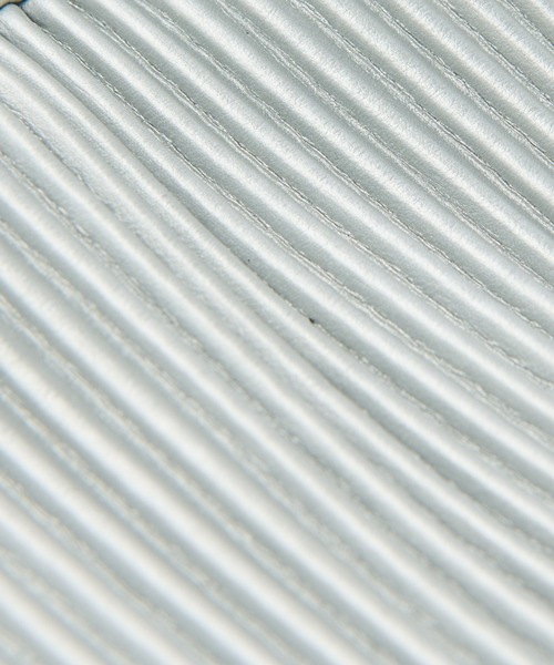 Actually（アクチュアリー）の「フェイクレザー プリーツトート（トートバッグ・レディース・ブラック/シルバー・フリー）」の8枚目の写真