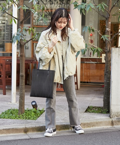 Actually（アクチュアリー）の「フェイクレザー プリーツトート（トートバッグ・レディース・ブラック/シルバー・フリー）」の5枚目の写真