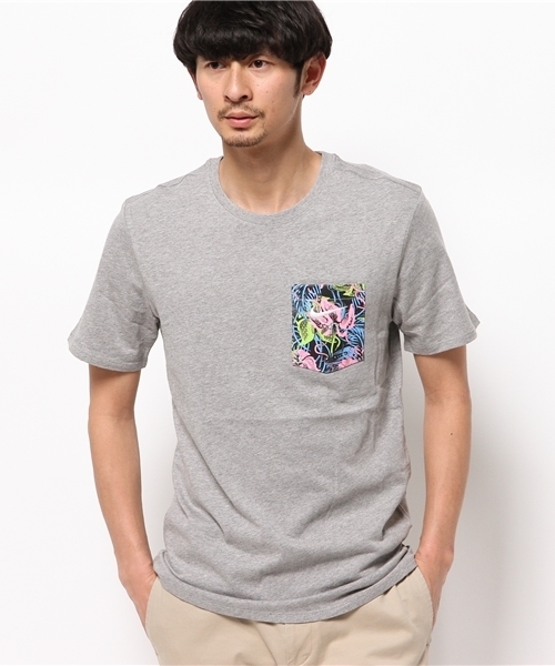 NIKE SPORTSWEAR（ナイキスポーツウェアー）の「メンズ ナイキ フローラル ポケットTシャツ NIKE FLORAL S/S POCKET TEE 746570（Tシャツ/カットソー・メンズ・ホワイト/ブラック/チャコールグレー/ダークグレー・LARGE/MEDIUM/X-LARGE/SMALL）」の4枚目の写真