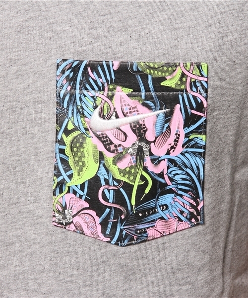 NIKE SPORTSWEAR（ナイキスポーツウェアー）の「メンズ ナイキ フローラル ポケットTシャツ NIKE FLORAL S/S POCKET TEE 746570（Tシャツ/カットソー・メンズ・ホワイト/ブラック/チャコールグレー/ダークグレー・LARGE/MEDIUM/X-LARGE/SMALL）」の6枚目の写真