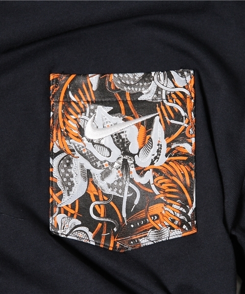 NIKE SPORTSWEAR（ナイキスポーツウェアー）の「メンズ ナイキ フローラル ポケットTシャツ NIKE FLORAL S/S POCKET TEE 746570（Tシャツ/カットソー・メンズ・ホワイト/ブラック/チャコールグレー/ダークグレー・LARGE/MEDIUM/X-LARGE/SMALL）」の8枚目の写真
