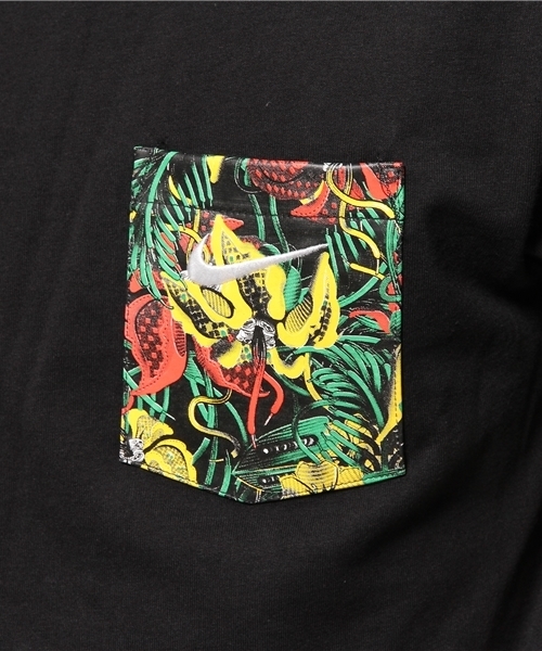 NIKE SPORTSWEAR（ナイキスポーツウェアー）の「メンズ ナイキ フローラル ポケットTシャツ NIKE FLORAL S/S POCKET TEE 746570（Tシャツ/カットソー・メンズ・ホワイト/ブラック/チャコールグレー/ダークグレー・LARGE/MEDIUM/X-LARGE/SMALL）」の9枚目の写真