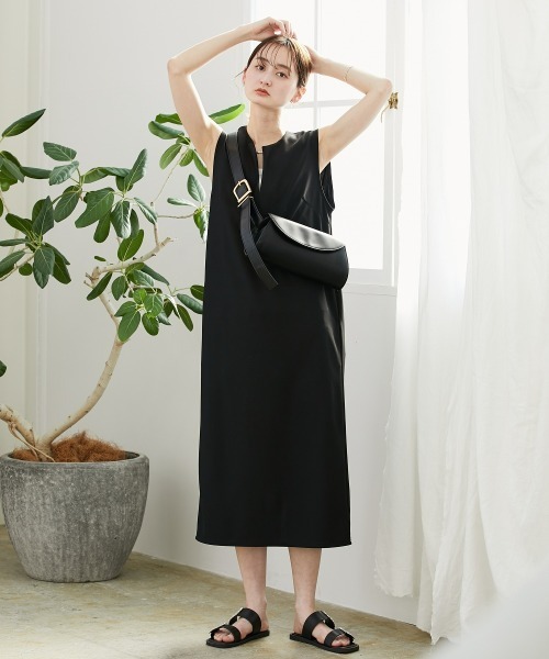 nissen（ニッセン）の「リップルジャンパースカート（Vネック・キーネック）（ジャンパースカート・レディース・ベージュ/グリーン/ブラウン/ベージュ系その他/ブラック系その他/ブラック/ブラウン系その他/ネイビー・L-XL/S-M）」の3枚目の写真