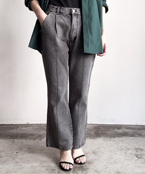 COMMON WARE（コモンウェアー）の「COMMONWARE:12ozデニムピンタックフレアパンツ（デニムパンツ・メンズ・ケミカルウォッシュ/インディゴブルー/ライトインディゴブルー/ブラック系/ブラック・L/XL/M）」の6枚目の写真