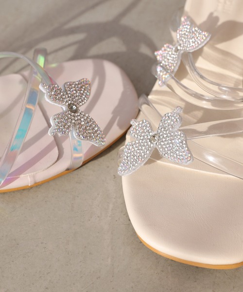 one after another NICE CLAUP（ワンアフターアナザーナイスクラップ）の「華やかな存在感。ビジューバタフライサンダル（サンダル・レディース・クリア/その他・SMALL/MEDIUM/LARGE）」の4枚目の写真