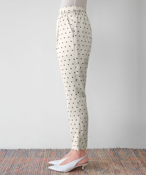 ELFRANK（エルフランク）の「サテンドットプリントセンタープレステーパードパンツ【洗える】（その他パンツ・レディース・ブラック/オフホワイト・FREE）」の15枚目の写真