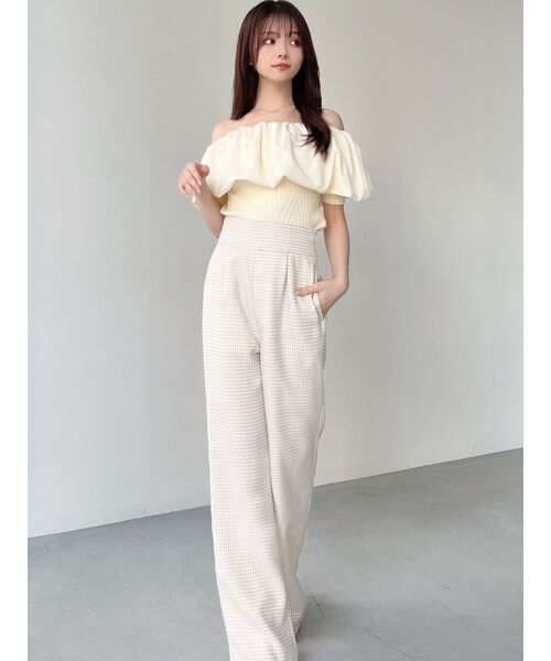 RESEXXY(リゼクシー)の「ラッフルドッキングオフショルニットトップス(ニット/セーター・レディース・ブラック/ブルー/アイボリー・FREE)」の6枚目の写真