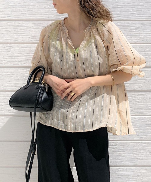 Q(キュー)の「ストライプエアシャインブラウス(シャツ/ブラウス・レディース・ベージュ系/イエロー系・MEDIUM)」の1枚目の写真