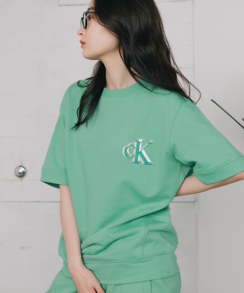 Calvin Klein(カルバン・クライン)の「Calvin Klein/カルバンクライン レギュラーモノグラムスウェットプルオーバー Tシャツ(スウェット・メンズ・グリーン/ブラック/オフホワイト・L/XL/M)」の3枚目の写真