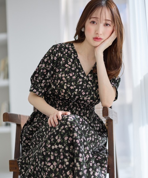 alotta(アロッタ)の「カシュクールプリントワンピース(ワンピース・レディース・ブラック系その他2/ホワイト系その他/ブラック系その他・M/L/LL/3L)」の2枚目の写真