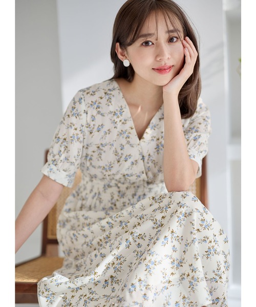 alotta(アロッタ)の「カシュクールプリントワンピース(ワンピース・レディース・ブラック系その他2/ホワイト系その他/ブラック系その他・M/L/LL/3L)」の4枚目の写真