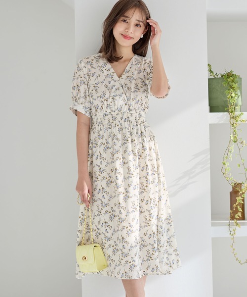 alotta(アロッタ)の「カシュクールプリントワンピース(ワンピース・レディース・ブラック系その他2/ホワイト系その他/ブラック系その他・M/L/LL/3L)」の5枚目の写真