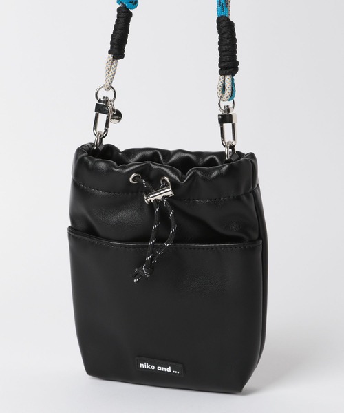 niko and...（ニコアンド）の「オリジナル太コードショルダー巾着（ショルダーバッグ・レディース・ホワイト/ブラック・0）」の16枚目の写真