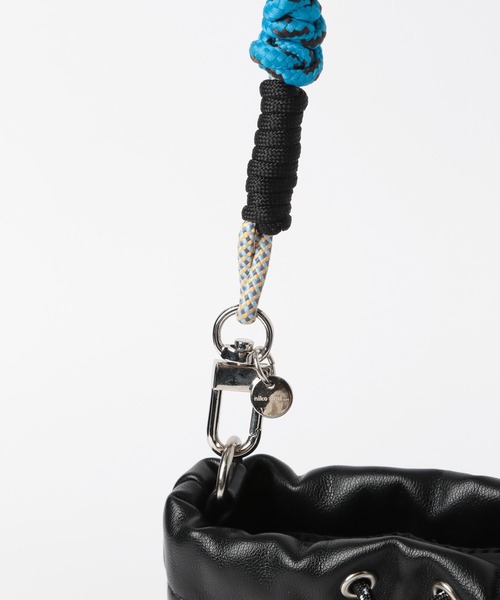 niko and...（ニコアンド）の「オリジナル太コードショルダー巾着（ショルダーバッグ・レディース・ホワイト/ブラック・0）」の4枚目の写真