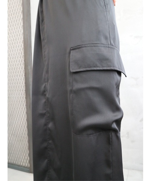 TRUNC（トランクエイティーエイト）の「Satin Drawstring Cargo Skirt（スカート・レディース・アイボリー/ブラック・FREE）」の21枚目の写真