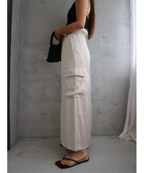 TRUNC（トランクエイティーエイト）の「Satin Drawstring Cargo Skirt（スカート・レディース・アイボリー/ブラック・FREE）」の7枚目の写真