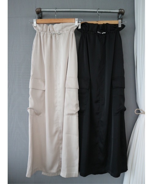 TRUNC（トランクエイティーエイト）の「Satin Drawstring Cargo Skirt（スカート・レディース・アイボリー/ブラック・FREE）」の10枚目の写真