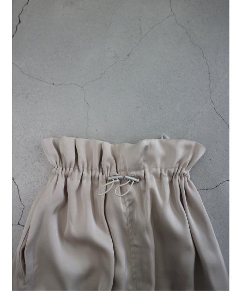 TRUNC（トランクエイティーエイト）の「Satin Drawstring Cargo Skirt（スカート・レディース・アイボリー/ブラック・FREE）」の22枚目の写真