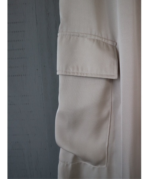 TRUNC（トランクエイティーエイト）の「Satin Drawstring Cargo Skirt（スカート・レディース・アイボリー/ブラック・FREE）」の15枚目の写真