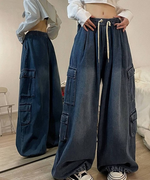 DEVICE（デバイス）の「ミリタリー サイドポケット バルーン シルエット ワイドデニム カーゴパンツ（カーゴパンツ・レディース・ブラック/ブルー・FREE）」の2枚目の写真