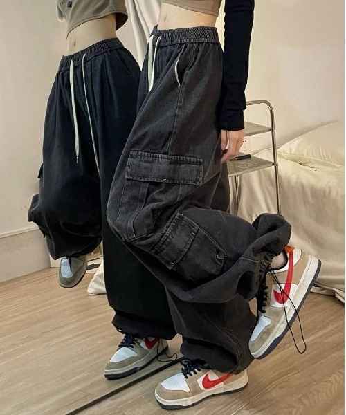 DEVICE（デバイス）の「ミリタリー サイドポケット バルーン シルエット ワイドデニム カーゴパンツ（カーゴパンツ・レディース・ブラック/ブルー・FREE）」の11枚目の写真