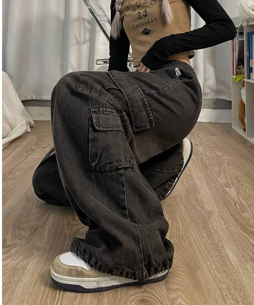 DEVICE（デバイス）の「ミリタリー サイドポケット バルーン シルエット ワイドデニム カーゴパンツ（カーゴパンツ・レディース・ブラック/ブルー・FREE）」の12枚目の写真