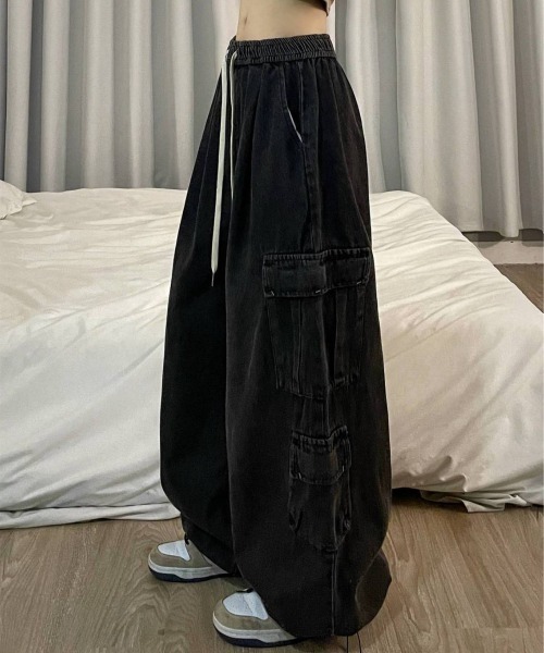 DEVICE（デバイス）の「ミリタリー サイドポケット バルーン シルエット ワイドデニム カーゴパンツ（カーゴパンツ・レディース・ブラック/ブルー・FREE）」の14枚目の写真