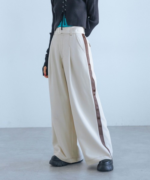 PAGEBOY(ページボーイ)の「ラインワイドパンツ(その他パンツ・レディース・ブラウン/ブラック/グレイッシュベージュ・FREE)」の3枚目の写真