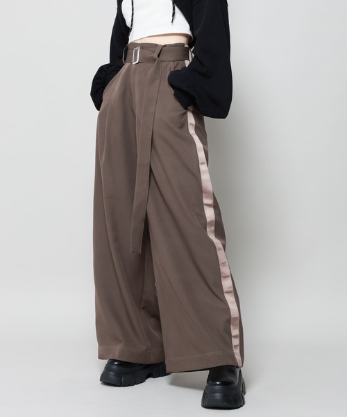 PAGEBOY(ページボーイ)の「ラインワイドパンツ(その他パンツ・レディース・ブラウン/ブラック/グレイッシュベージュ・FREE)」の10枚目の写真