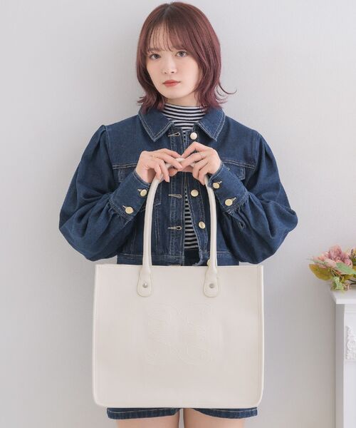 ems excite（エムズエキサイト）の「エンボストートバッグ（トートバッグ・レディース・オフホワイト/ベージュ/ブラック・ONE SIZE）」の8枚目の写真